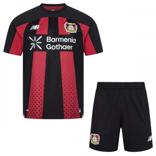 Jalkapallo Fanipaita Bayer 04 Leverkusen Kotipeliasusetti 2026-27 - Lapset Jalkapallo Fanipaita Bayer 04 Leverkusen Kotipeliasusetti 2026-27 - Lapset