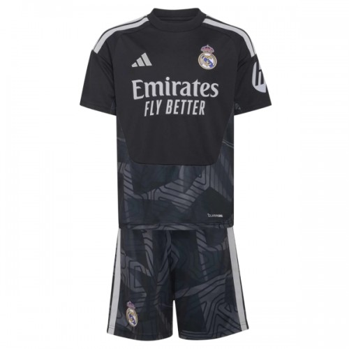 Jalkapallo Fanipaita Maalivahti Real Madrid Kotipeliasusetti 2026-27 - Lapset Jalkapallo Fanipaita Maalivahti Real Madrid Kotipeliasusetti 2026-27 - Lapset