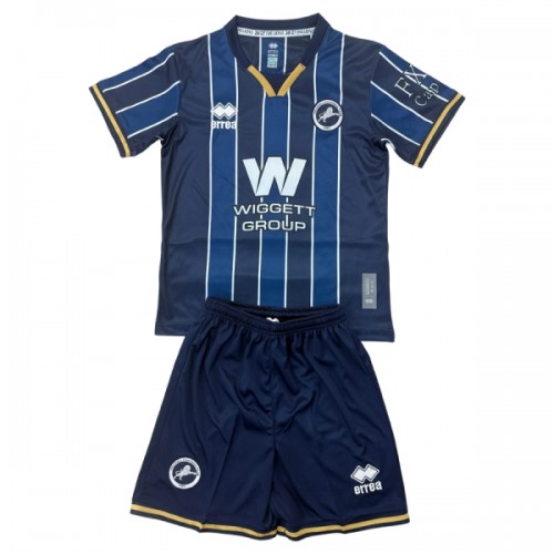 Jalkapallo Fanipaita Millwall Kotipeliasusetti 2026-27 - Lapset Jalkapallo Fanipaita Millwall Kotipeliasusetti 2026-27 - Lapset