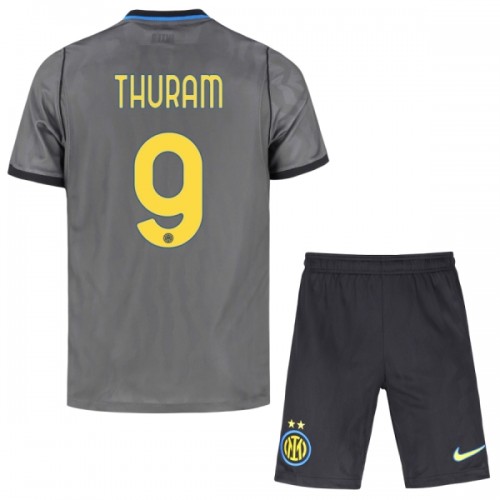 Jalkapallo Fanipaita Inter Milan Thuram 9 Kolmaspeliasusetti 2026-27 - Lapset Jalkapallo Fanipaita Inter Milan Thuram 9 Kolmaspeliasusetti 2026-27 - Lapset