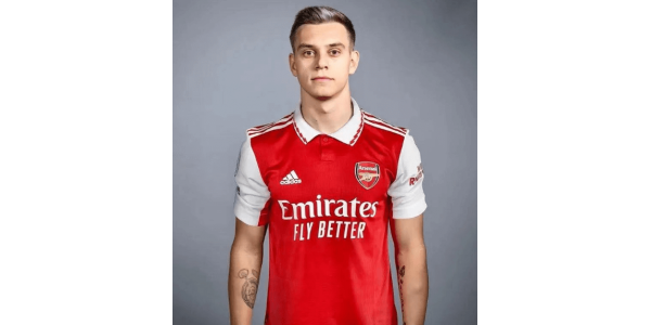 Arsenal palasi Mestarien liigaan seitsemän kauden jälkeen ja voitti 4-0 Arsenal palasi Mestarien liigaan seitsemän kauden jälkeen ja voitti 4-0