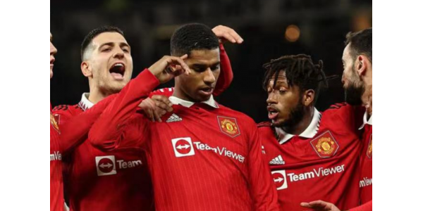 Manchester United voitti 7 peräkkäistä voittoa kaikissa kilpailuissa Manchester United voitti 7 peräkkäistä voittoa kaikissa kilpailuissa