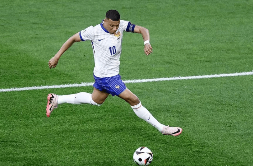 Ranska voitti ensimmäisen pelin! Mbappe kärsi vammoista!