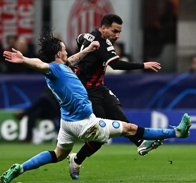 AC Milan voitti Napolin Serie A:n sisällissodassa