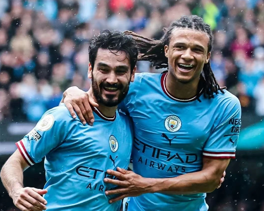 Manchester City ohitti Arsenalin ja johtaa Valioliigan sarjataulukoita
